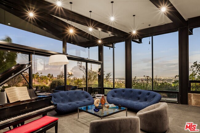 Foto del edificio - 1406 1/2 N Kenter Ave