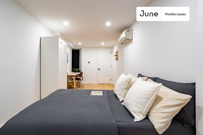 Building Photo - Trendy ROOM at The Central Park Manhattan House