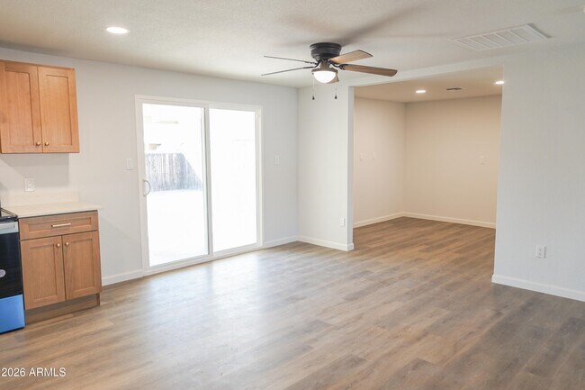 Foto del edificio - 1808 N 66th Ave