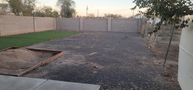 Foto del edificio - 221 Veranda Rd NW