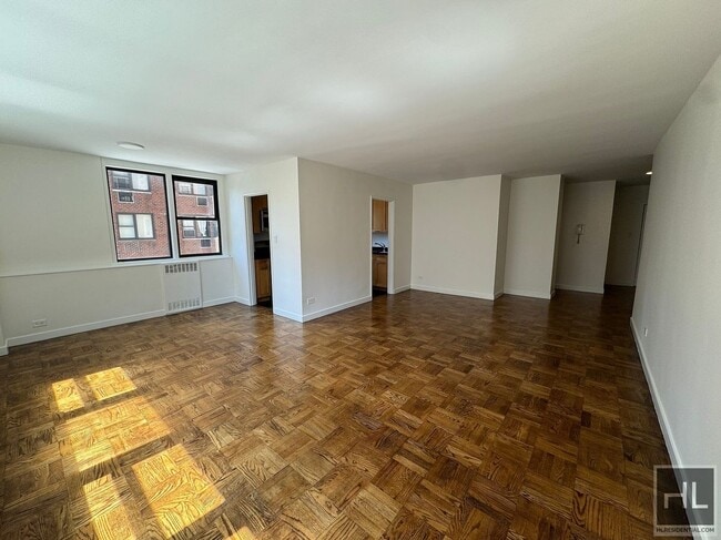 Building Photo - EXTRA LARGE 1 BED IN PRIME YORKVILLE LOCAT...