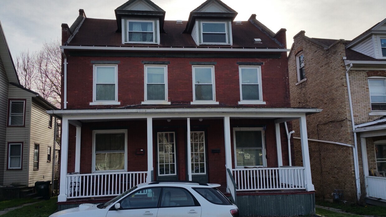 Foto principal - 253 N Spring St