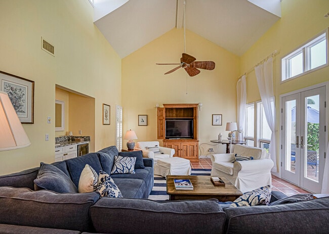 Building Photo - 8367 Baytree Dr