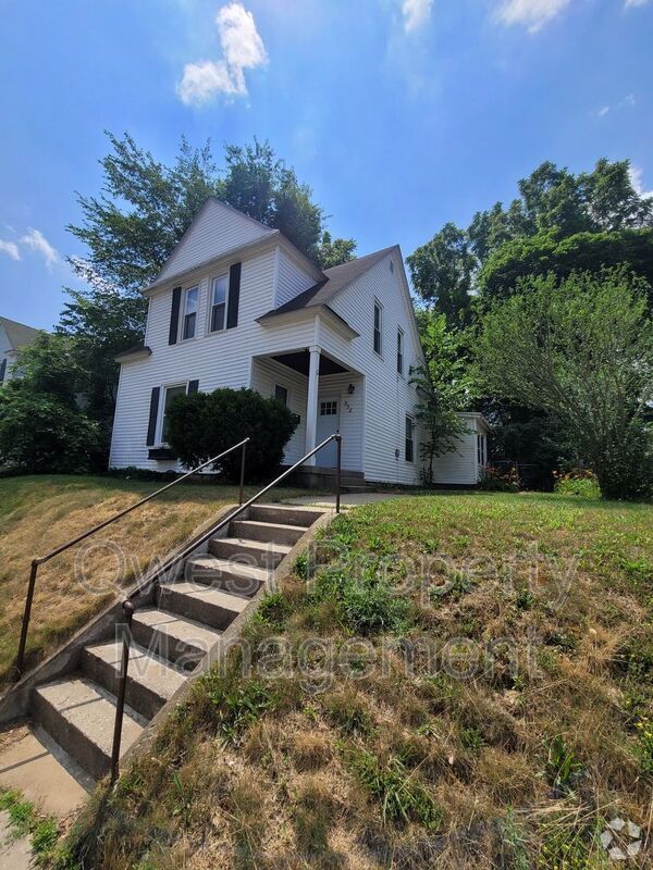 Building Photo - 932 Crescent St NE