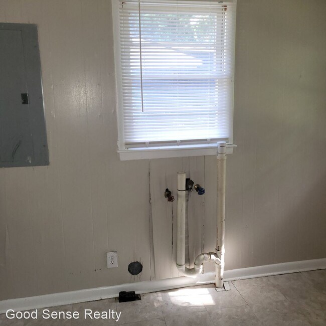 Foto del edificio - 3 br, 1 bath House - 264  Japonica Avenue