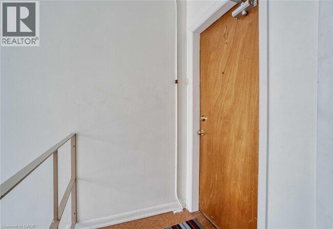 Photo du bâtiment - 1801 Park Ave