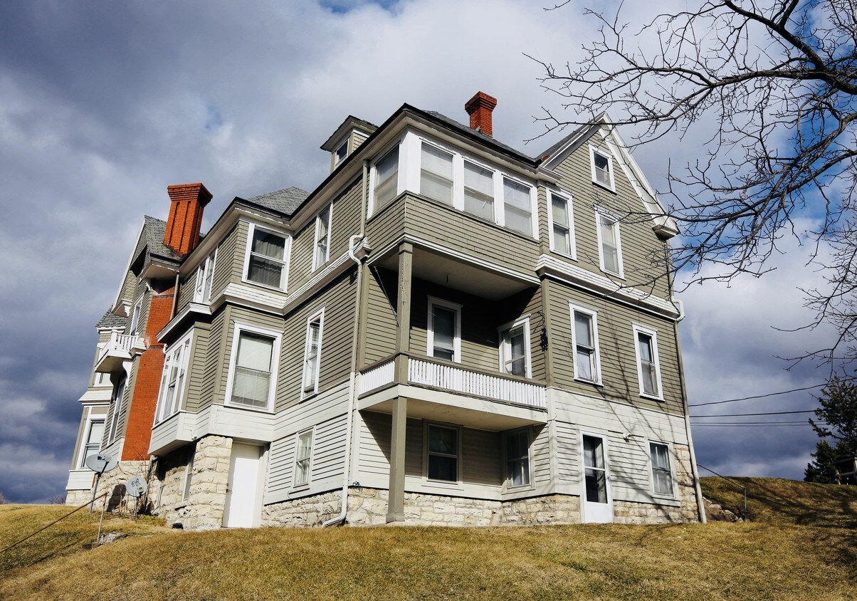 1015 High St, Burlington, IA 52601 Apartments in Burlington, IA