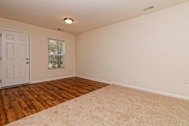Building Photo - Beautiful 3 Bedroom Home in Hardeeville - ...