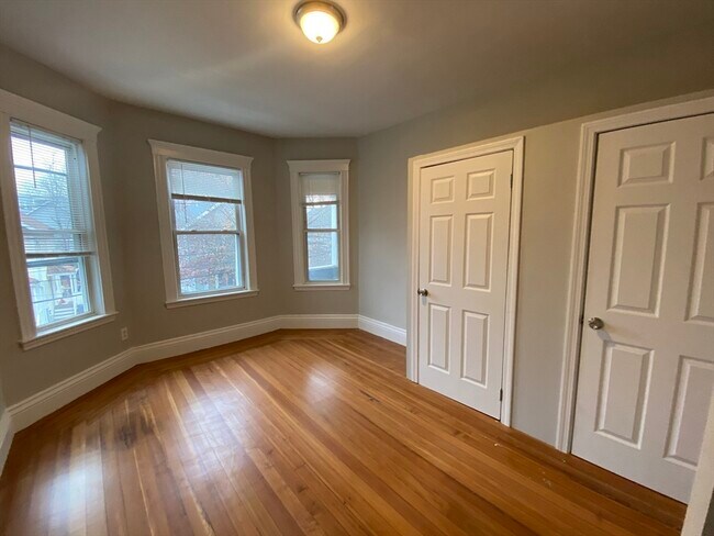 Building Photo - 39 Harwood St