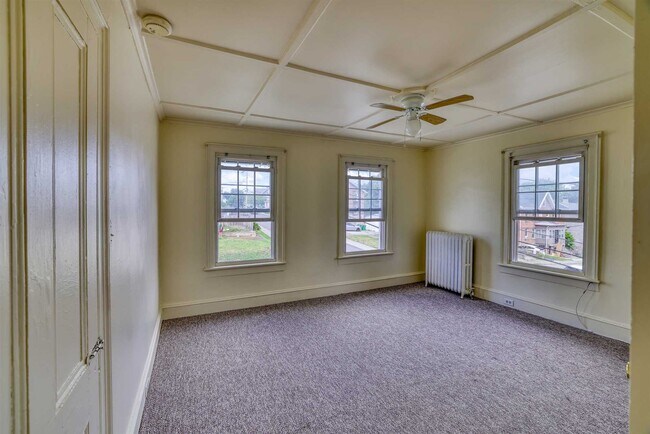 Building Photo - 23 Davis St