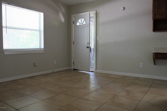 Foto del edificio - 6317 Delacy Rd
