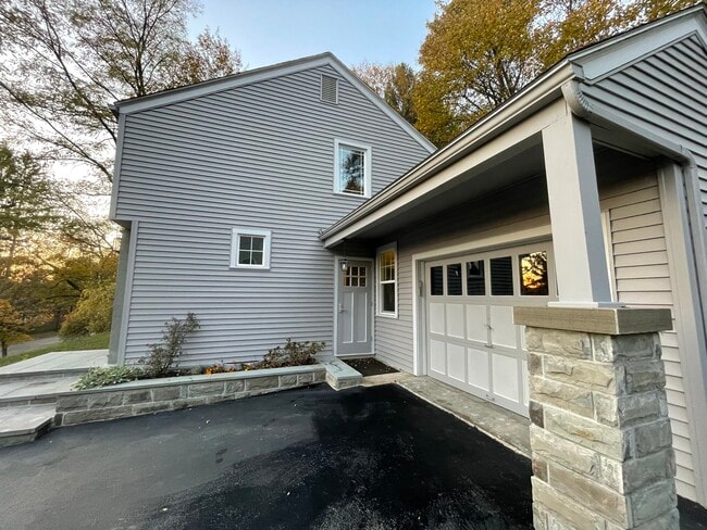 Building Photo - 206 Eastwood Ave