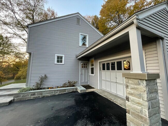 Foto del edificio - 206 Eastwood Ave