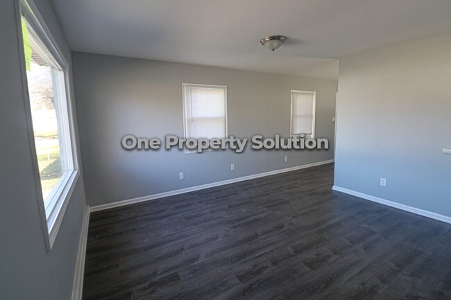 Building Photo - 3206 Kenwood St
