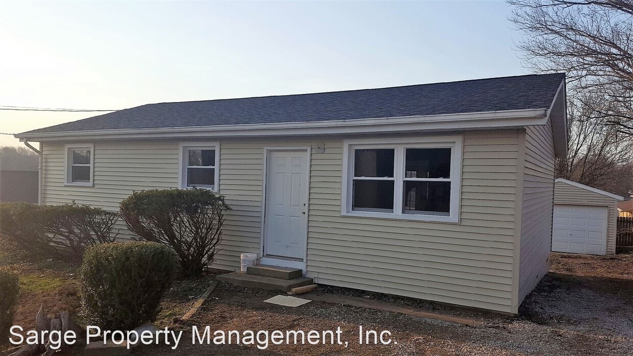 3 br, 1 bath House 1015 W Grant St House Rental in Ellettsville, IN