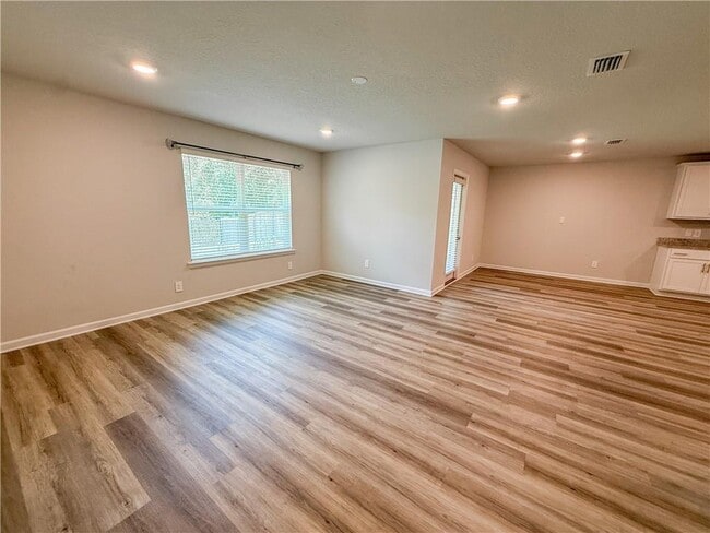 Building Photo - 5205 Pinyon Dr