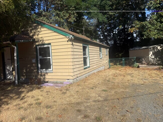 Foto del edificio - 11346 Sunnyside Ave N