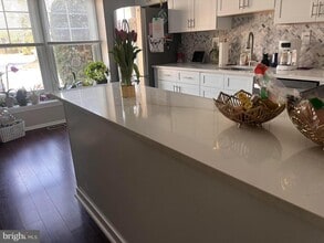 Building Photo - 201 Williamsburg Ct