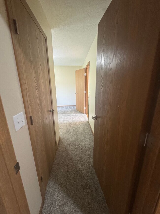 Building Photo - 1818-1820 North Cedarcrest Ave