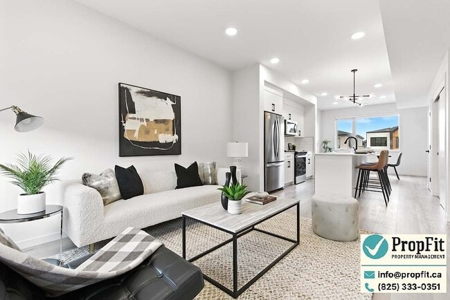 Building Photo - 7340 Klapstein Cres SW