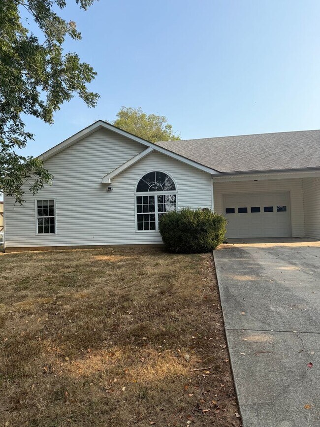 Building Photo - 104 Cedar Tree Ln