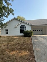 Building Photo - 104 Cedar Tree Ln