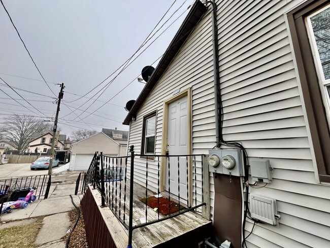 Building Photo - 1713 Erie Ave