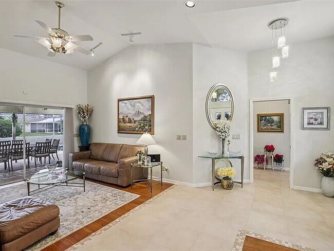 Building Photo - "Pool Home! Spacious 3-Bed, 2-Bath Gem on Shoreline Drive, Clearwater"