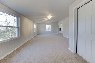 Building Photo - 1531 W 46th St