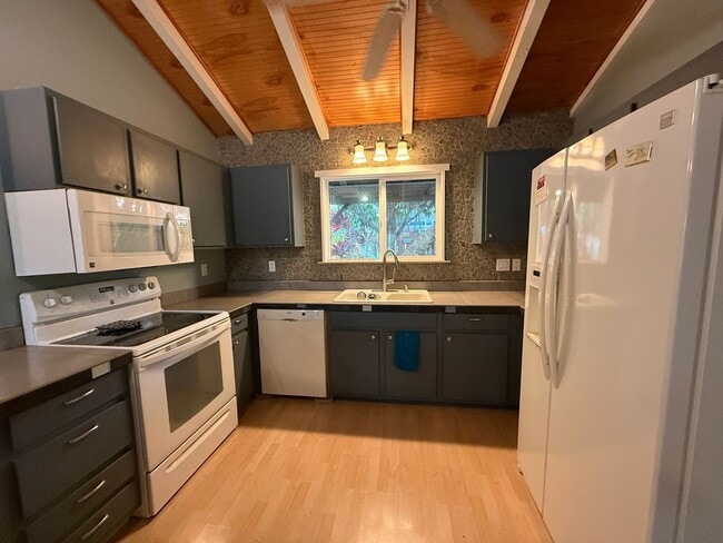 Building Photo - Dog Friendly 3 Bed / 2 Bath Home with Backyard Oasis