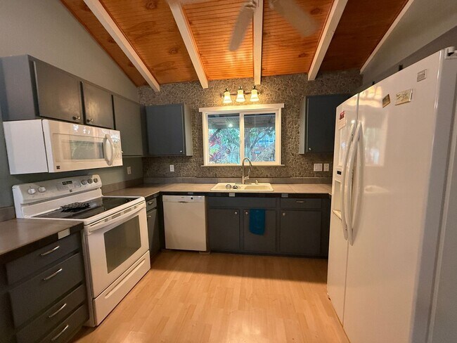 Foto del edificio - Dog Friendly 3 Bed / 2 Bath Home with Backyard Oasis