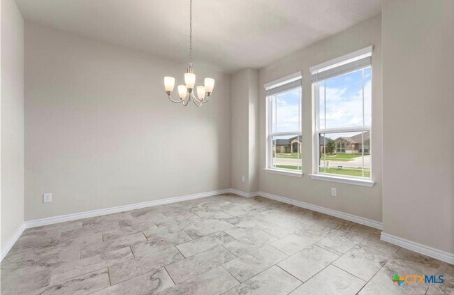 Foto del edificio - 6206 Cordillera Dr