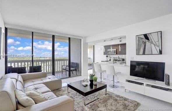 Foto del edificio - 1000 E Island Blvd