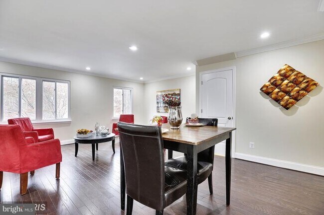 Foto del edificio - 2050 Forest Hill Ln