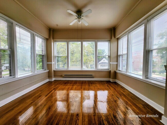 Foto del edificio - 5810 W Erie St