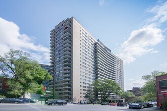 Building Photo - 3555 Chem. de la Côte-des-Neiges
