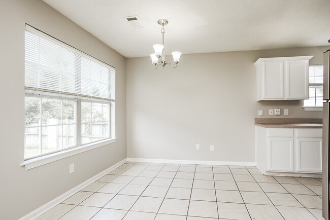 Building Photo - 4471 Bishop Hills Dr