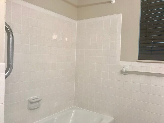 Foto del edificio - 8732 W 70th St