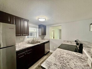 Building Photo - 726 SW 81st Ave