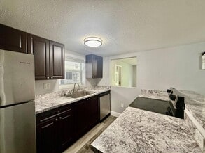 Building Photo - 726 SW 81st Ave