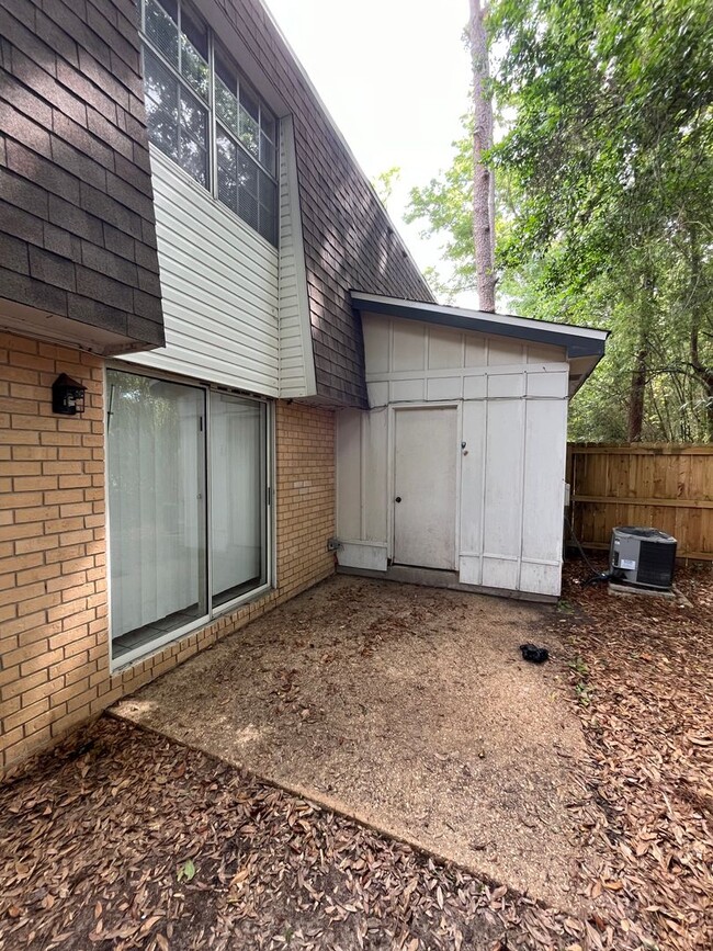 Building Photo - Townhome Located in NE Pensacola