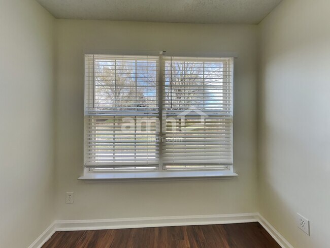 Foto del edificio - 510 Fairview Lake Way