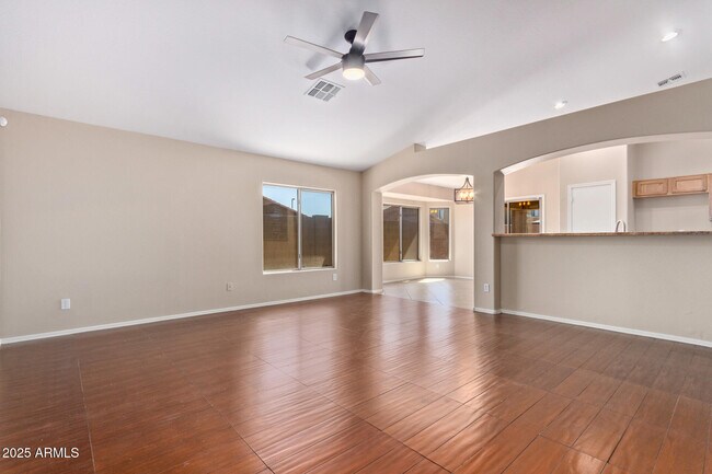 Foto del edificio - 2070 S 216th Ln