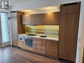 Building Photo - 45 Charles St E