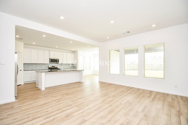 Foto del edificio - 5624 Forest Cove Drive