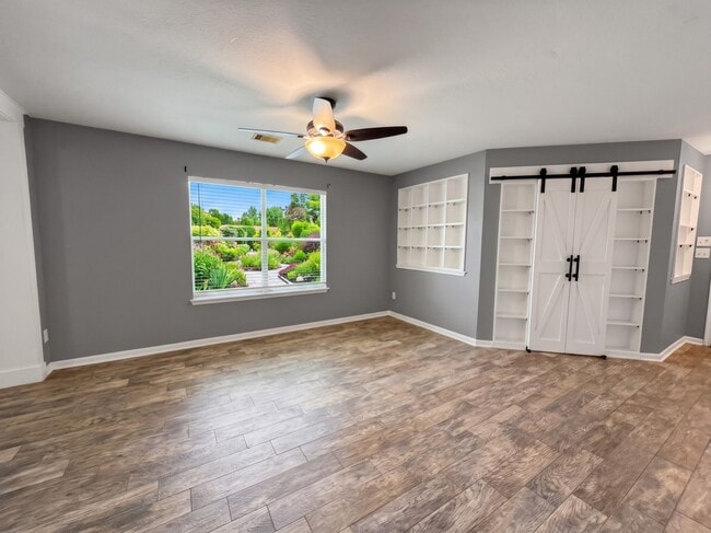 Foto del edificio - 8102 Sanders Glen Ln