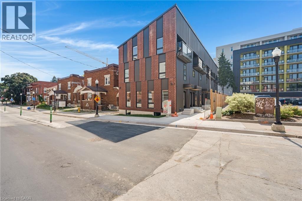 Photo principale - 15 Cedar St N