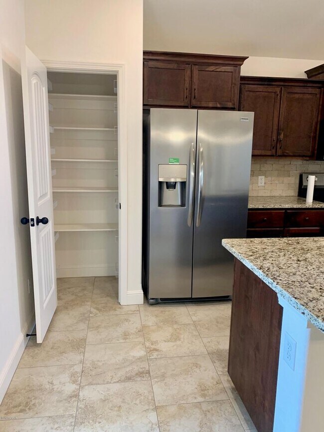 Foto del edificio - 4340 E 23rd St