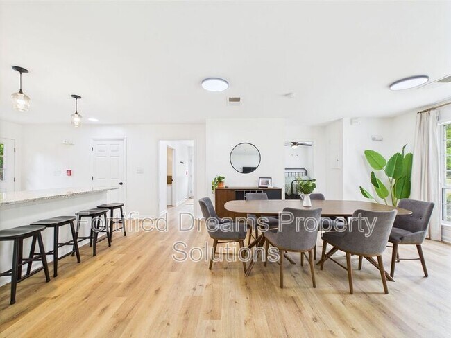 Foto del edificio - 355 Ransom Rd