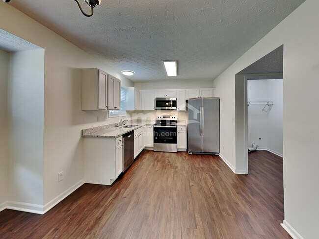 Foto del edificio - 1554 Mallard Cir E